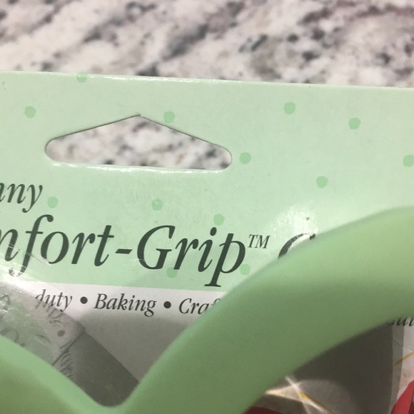 Wilton comfort grip bunny cookie cutter - Picture 3 of 5